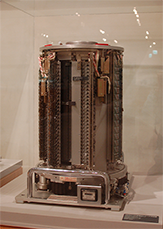 DIPS4150形磁気ドラム記憶装置の展示写真