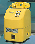プッシュ式100円公衆電話機の写真