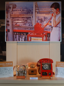 5号自動式卓上公衆電話機の展示写真