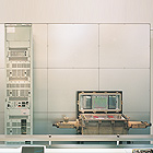 DC-400Mディジタル同軸伝送方式端局装置(左)、中継装置(右)の写真